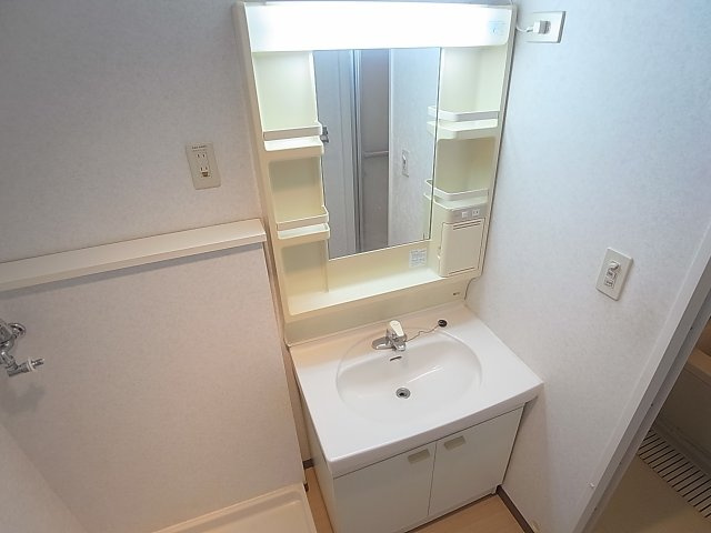 ガーデンコート楠ケ丘の洗面所|独立した洗面台を完備