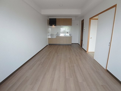 【居間・リビング】 | ガーデンコート楠ケ丘 | リビングスペース、ソファやテーブルも置けます