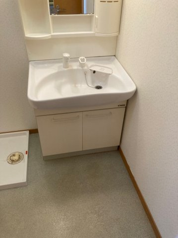 コーポ日の里壱番館の独立洗面台|使いやすい独立洗面台です
