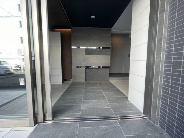 パークハイム日比野のエントランス|ゆとりのあるエントランスです