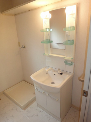 【洗面所】 | Ajour Pal D/アジュールパル【SHM】 | シャンプードレッサーで忙しい朝にも寝癖の付いた頭にも優しい☆お化粧するときにも大活躍です♪