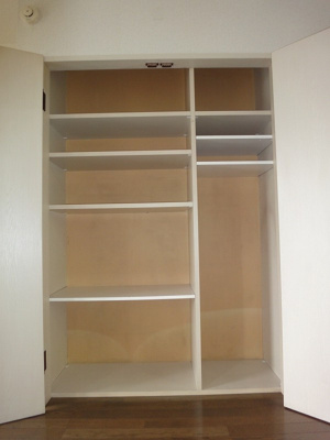 【収納】 | Ajour Pal D/アジュールパル【SHM】 | リビングダイニングキッチンにある収納スペースです☆奥行きのある収納で、かさ張るお掃除用品などもすっきり収納できて便利！