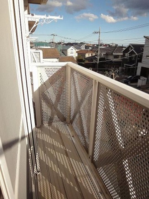 【バルコニー】 | Ajour Pal D/アジュールパル【SHM】 | バルコニーは南西向きなので、お洗濯物はお昼からでも乾きそう☆お洗濯物を干したり、気分転換をするにも最適です☆※参考写真※