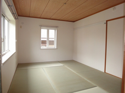 【和室】 | Ajour Pal D/アジュールパル【SHM】 | 2階・角部屋二面採光の落ち着く和室です☆赤ちゃんのごろごろやハイハイはやっぱり和室がよかったりします♪