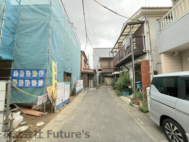 八潮市木曽根　新築戸建　全1棟の前面道路含む現地写真|前面道路含む現地写真です。