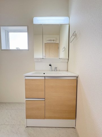 八潮市木曽根　新築戸建　全1棟の独立洗面台|同施工会社の参考写真になります。