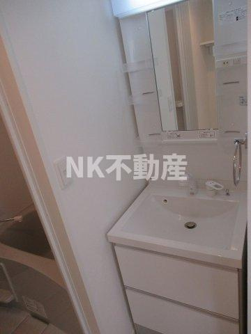 【洗面所】 | ハーモニーテラス御厨中（八戸ノ里賃貸） | 忙しい朝には欠かせない洗面所です
