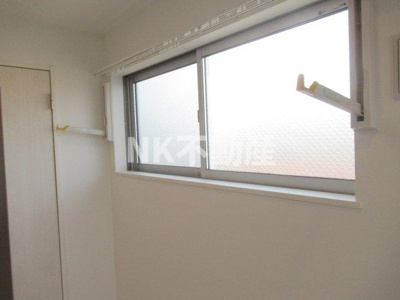 【設備】 | ハーモニーテラス御厨中（八戸ノ里賃貸） | 室内物干しです