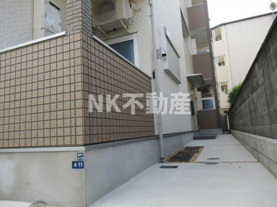 【エントランス】 | ハーモニーテラス御厨中（八戸ノ里賃貸） | 清潔なエントランスです