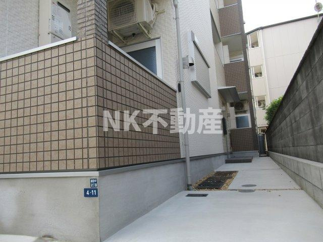 【エントランス】 | ハーモニーテラス御厨中（八戸ノ里賃貸） | 清潔なエントランスです
