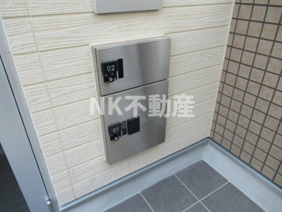 【設備】 | ハーモニーテラス御厨中（八戸ノ里賃貸） | 宅配ボックスです