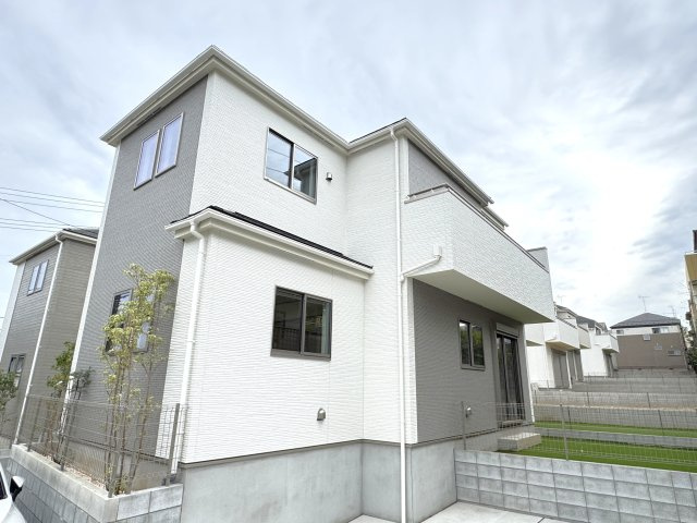 松戸市小金原５丁目新築戸建【貝の花小学校：8分】の外観|B号棟外観・完成済み内覧可能です！