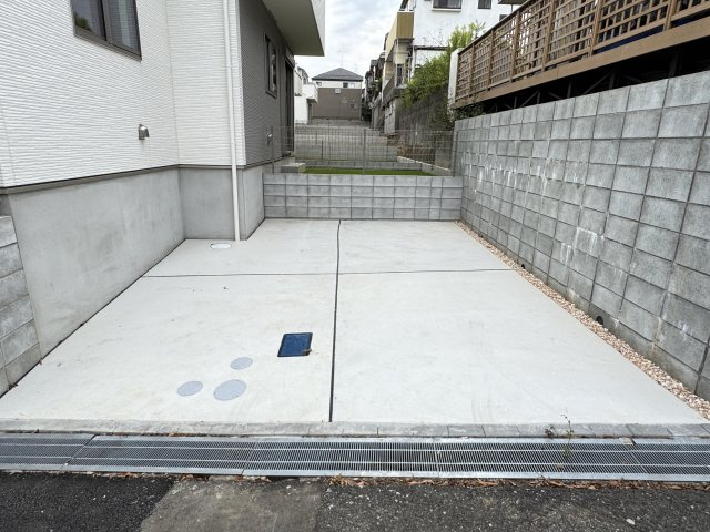 松戸市小金原５丁目新築戸建【貝の花小学校：8分】の駐車場|B号棟駐車スペース・並列2台駐車可