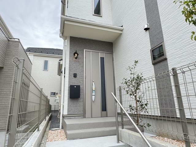 松戸市小金原５丁目新築戸建【貝の花小学校：8分】のエントランス|エントランス・玄関ポーチ