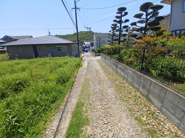 宇土市岩古曽町の売地の周辺|西側道路