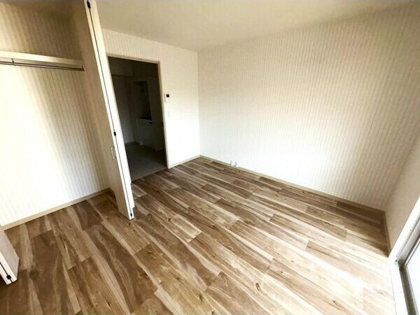 ハイツヤマギワの居間・リビング|こちらのリビングで趣味の時間をお楽しみください