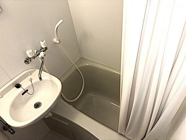 ハイツヤマギワの浴室|コンパクトで使いやすいお風呂です