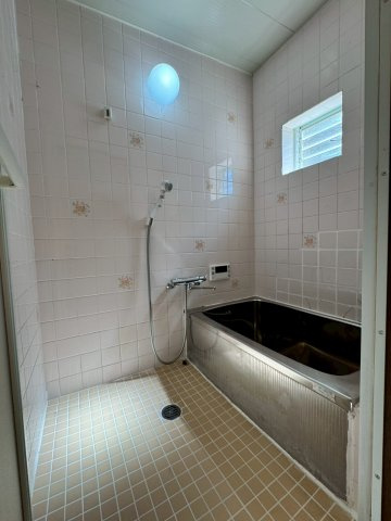 門真市江端町の浴室|ゆったりくつろげるスペースのある浴槽となっております。