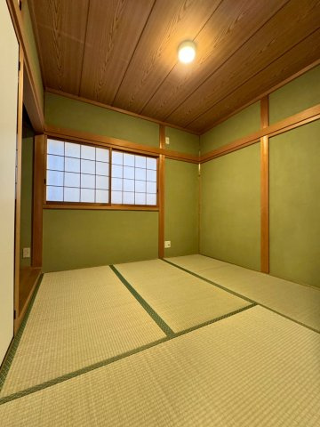 門真市江端町の和室|和室は約4.5帖です。押入付きのお部屋でたっぷり収納可能です。