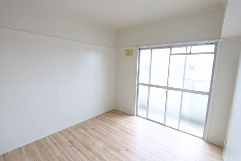 ビレッジハウス筑後【キャッシュバック対象物件】の居間・リビング|こちらのリビングで趣味の時間をお楽しみください