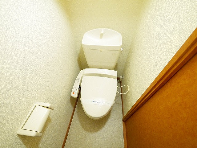 レオパレスリヴェールのトイレ|落ち着いたトイレです