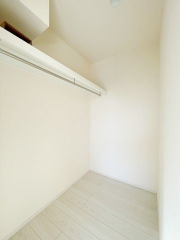 新築戸建・新築建売　福島市笹谷大谷地　笹谷小・信陵中の収納|ハンガーパイプ付きのウォークインクローゼットで大切な衣類もたっぷり収納可能！季節物の整理にも便利です！