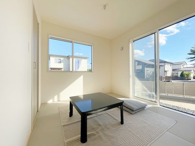 新築戸建・新築建売　福島市笹谷大谷地　笹谷小・信陵中の和室|縁なしの畳を採用することでモダンな印象の和空間を演出します！
