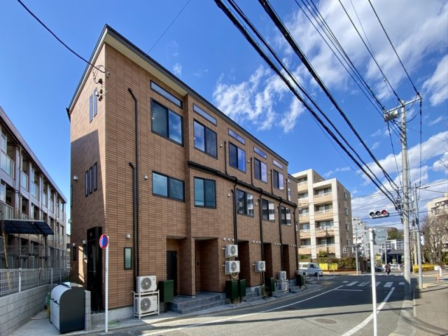 多摩市鶴牧６丁目のアパート