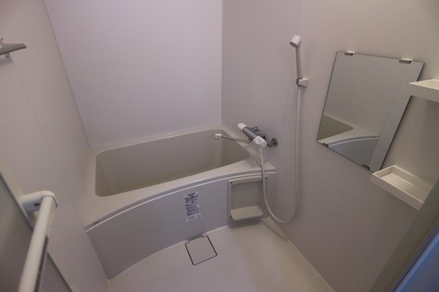 エステイトＥ垂水2の浴室