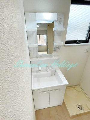 【洗面所】 | KAMAKU LIFE | 明るい洗面所です