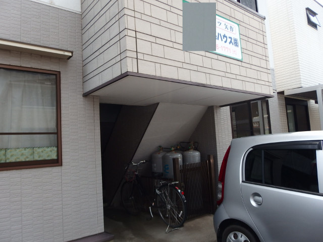 東海ハイツ矢作のエントランス