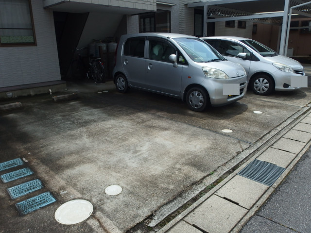 東海ハイツ矢作の駐車場
