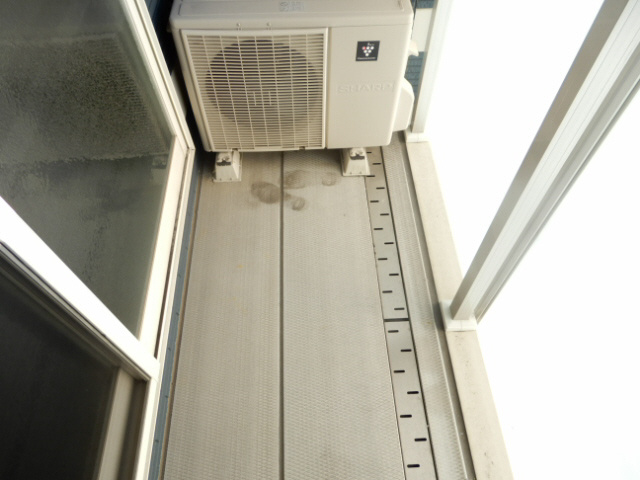 明石市藤江のアパートのバルコニー