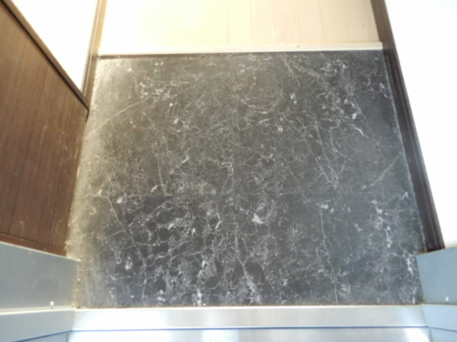 明石市藤江のアパートの玄関