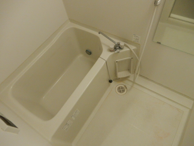 明石市藤江のアパートの浴室