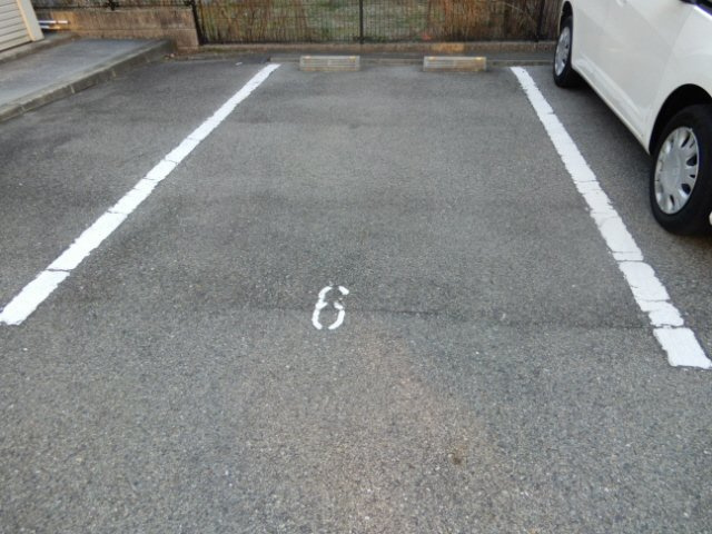 明石市藤江のアパートの駐車場