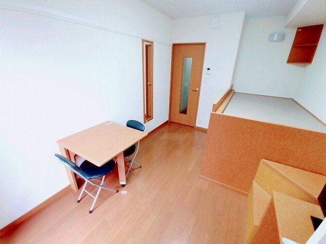 レオパレス堀田の居間・リビング