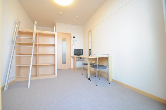 神戸市長田区駒ケ林町１丁目の賃貸マンションの玄関|2Ｆ以上カーペット。