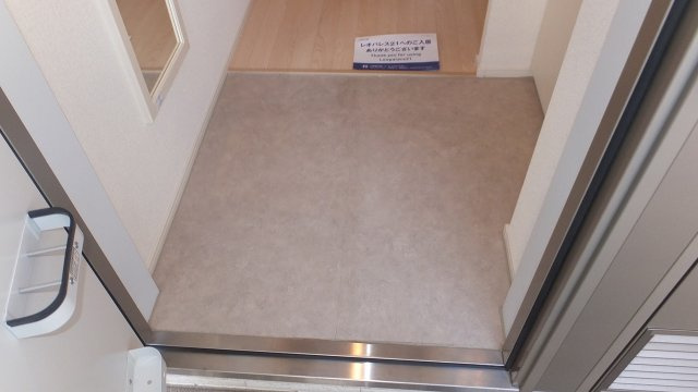 神戸市須磨区神撫町１丁目のアパートの玄関|玄関