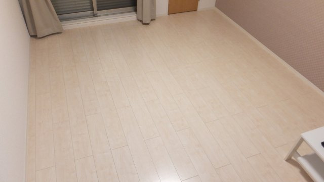 神戸市須磨区神撫町１丁目のアパートの居間・リビング|フロアタイプのお部屋になります。