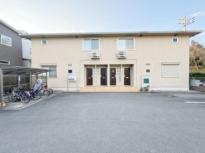 ウィット狐井の駐車場