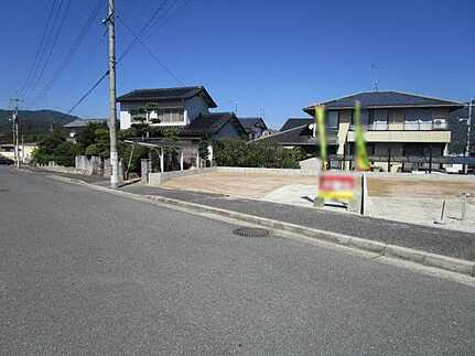 広島市安佐南区伴東8丁目　新築一戸建て(全2棟)の前面道路含む現地写真