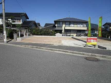広島市安佐南区伴東8丁目　新築一戸建て(全2棟)の前面道路含む現地写真