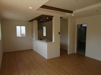 広島市安佐南区伴東8丁目　新築一戸建て(全2棟)の前面道路含む現地写真