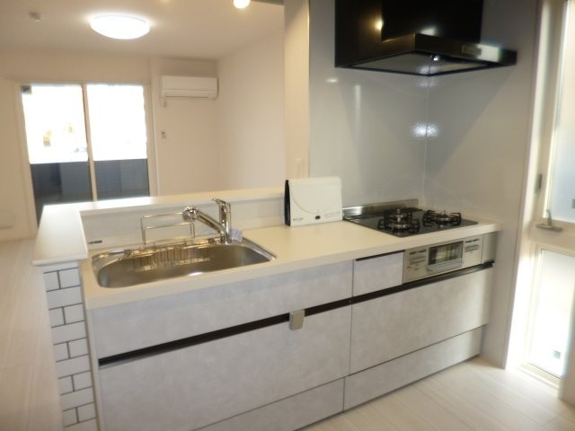 VIA-GRANDEのキッチン|３口ガスコンロ付システムキッチン