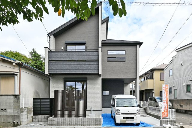 ブルーミングガーデン御願塚7目新築一戸建て|南向き3LDK+駐車1台可の外観|現地外観正面写真です。
皆様からのご連絡心よりお待ちしております。