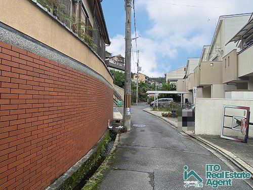 大宮玄琢北町　中古戸建の前面道路含む現地写真