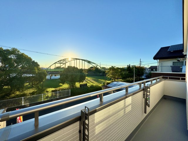 中央区雄踏町山崎のバルコニー|日当たりの良いワイドバルコニーです。　