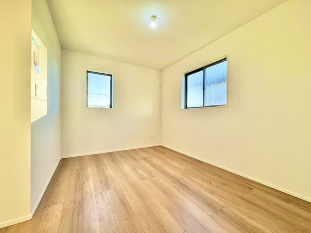 中央区雄踏町山崎の洋室|約6帖の洋室は、子供部屋にオススメです！