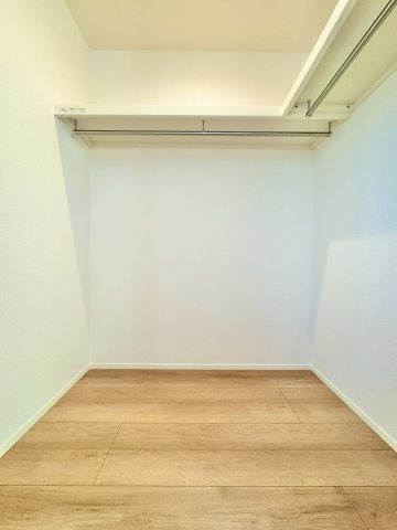 中央区雄踏町山崎の収納|収納力のあるウォークインクローゼット付です。　